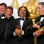 birdman-producer-skotchdopole-presenter-penn-director-inarritu-and-producer-lesher-pose-with-the-oscars-for-best-director-best-original-screenplay-and-best-picture-backstage-at-the-87th-academy-a