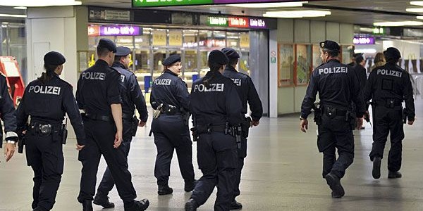 Polizei_Ubahn_APA2