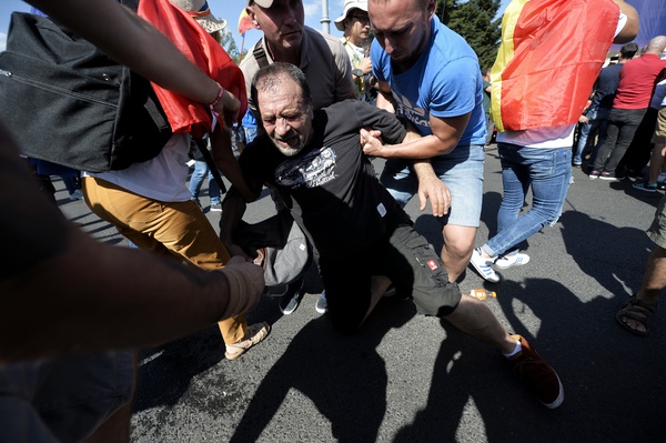 bucuresti-piata-victoriei-protest-diaspora