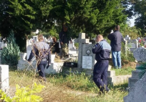 mort, dezgropat, vis, Corocaiesti, profanare de cadavre