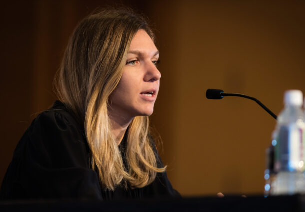 kallang-singapore-20th-oct-2018-simona-halep-of-romania-talks-to-the-media-during-the-all-access-hour-of-the-2018-wta-finals-tennis-tournament-credit-afp7-zuma-wire-alamy-live-news