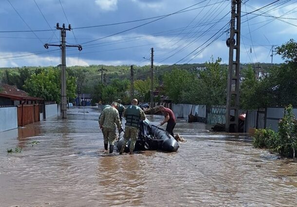 Armata la inundatii