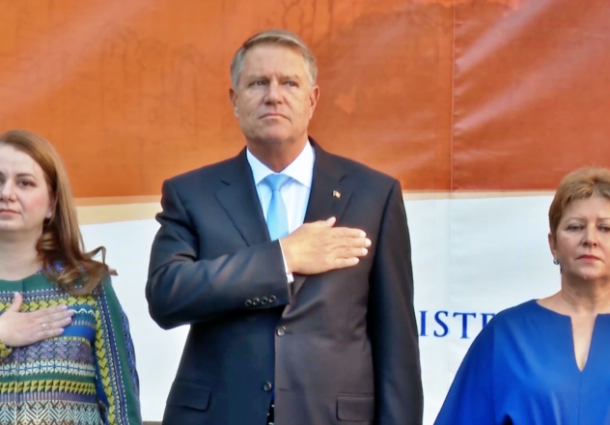 Klaus Iohannis, deschidere, an scolar, scoli sigure